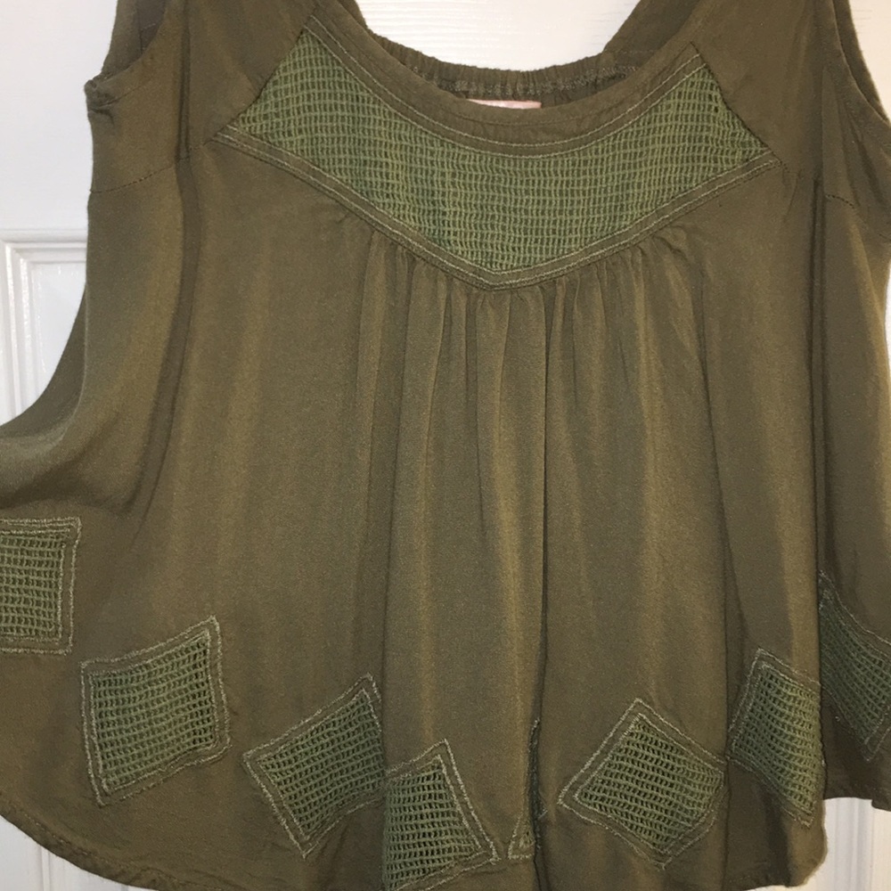 Flowy Tank Top - Picture 2 of 4
